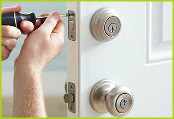 Expert Locksmith Services Clarendon Hills, IL 630-823-0464 - 13-new-locks-installation