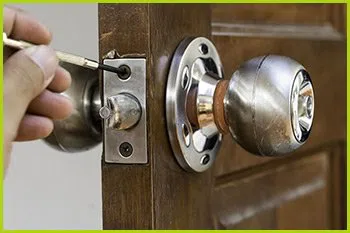 Expert Locksmith Services Clarendon Hills, IL 630-823-0464 - 17-eviction-service
